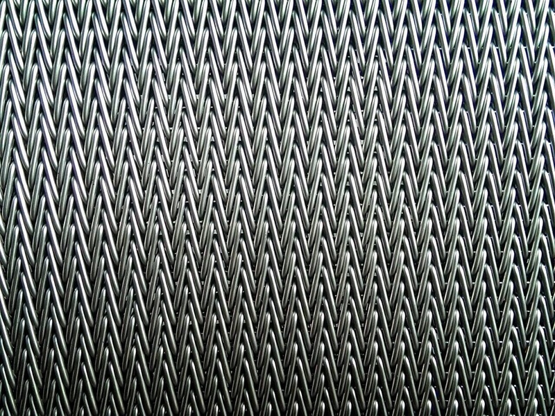 Конвейерная лента со сплошными наложенными ячейками S-формы